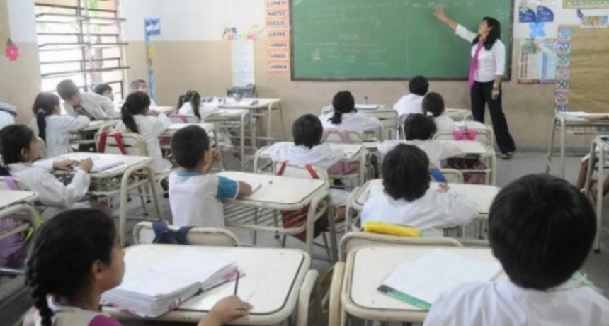 La ministra de Educaci&oacute;n ve positivo agregar una hora a la jornada escolar