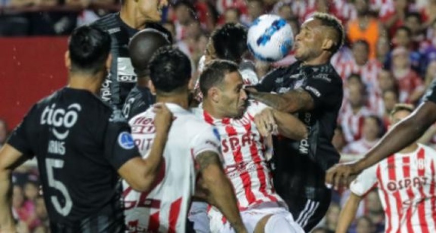 Uni&oacute;n y Junior golpearon temprano para redondear un empate
