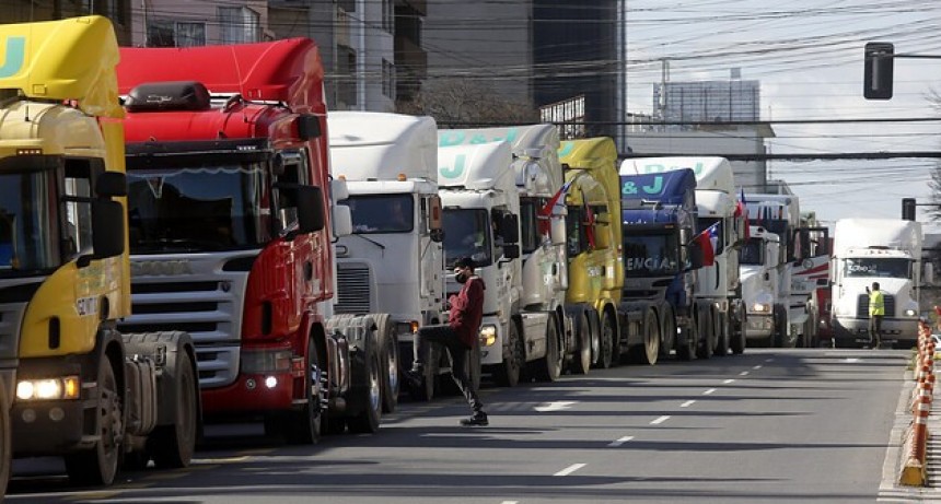 Los transportistas de granos iniciaron un paro por tiempo indeterminado