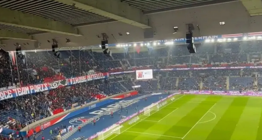 Los hinchas del PSG volvieron a silbar a Lionel Messi