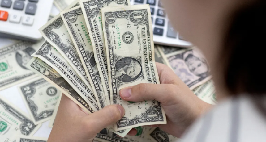 El d&oacute;lar blue lleg&oacute; a $400 y marc&oacute; su r&eacute;cord hist&oacute;rico