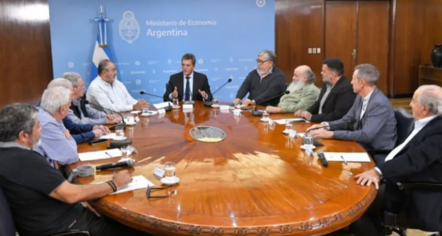 Massa convoc&oacute; a un acuerdo de precios y salarios por 90 d&iacute;as para estabilizar la econom&iacute;a