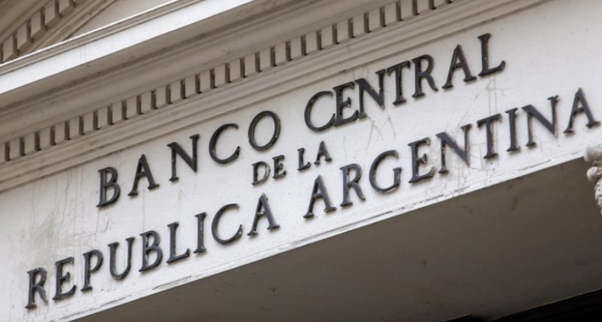 El Banco Central subi&oacute; la tasa de inter&eacute;s al 91% e hizo bajar al d&oacute;lar