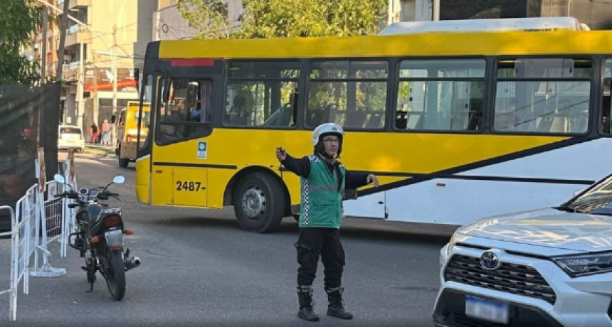 Cortan 9 de julio y Boulevard Pellegrini por el arreglo del socav&oacute;n