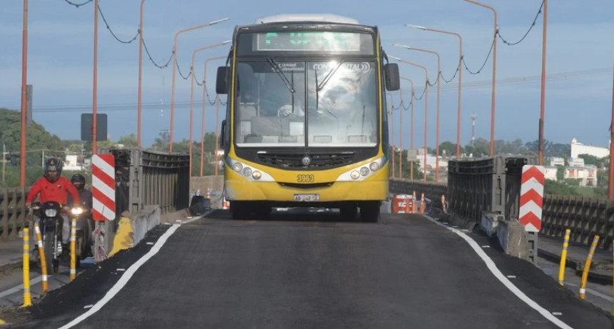 Santa Fe - Santo Tom&eacute;: ondulaciones y desperfectos sobre el puente Bailey