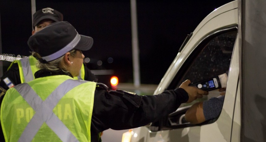 Proponen que los conductores ebrios rindan para recuperar el carnet