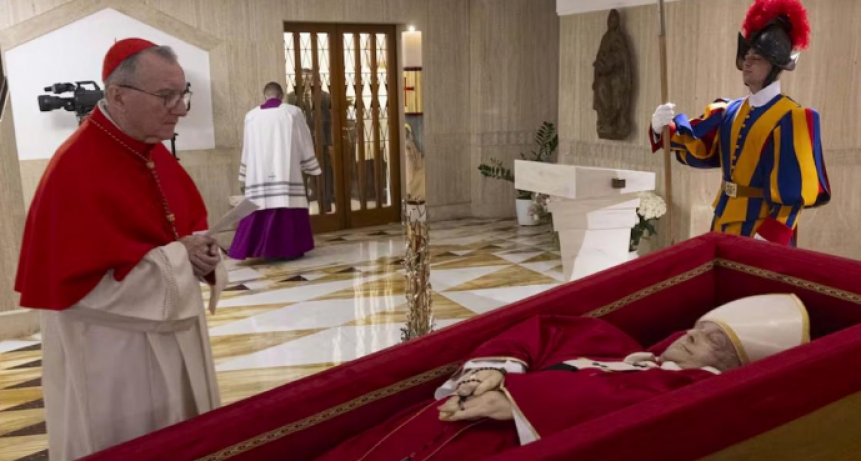 Miles de fieles ingresan a la Bas&iacute;lica de San Pedro para el &uacute;ltimo adi&oacute;s al Papa