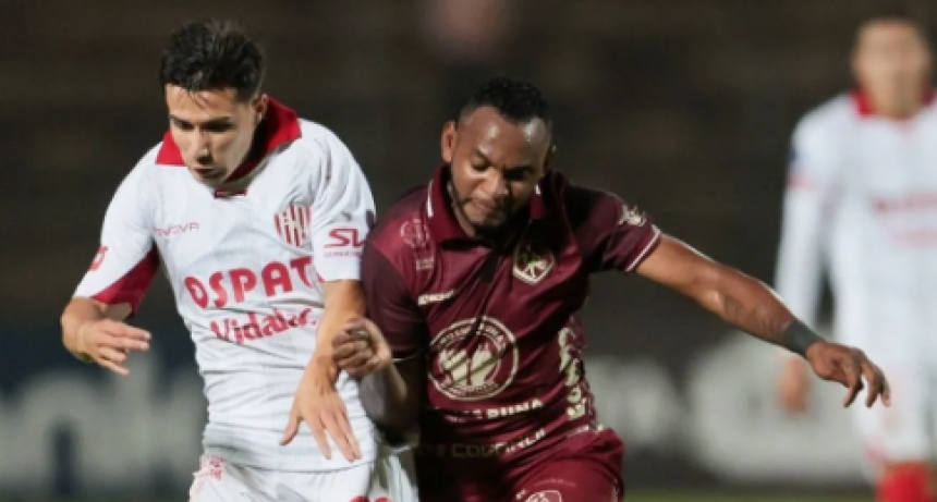 Uni&oacute;n perdi&oacute; 3-0 contra Mushuc Runa, que termin&oacute; con uno menos.