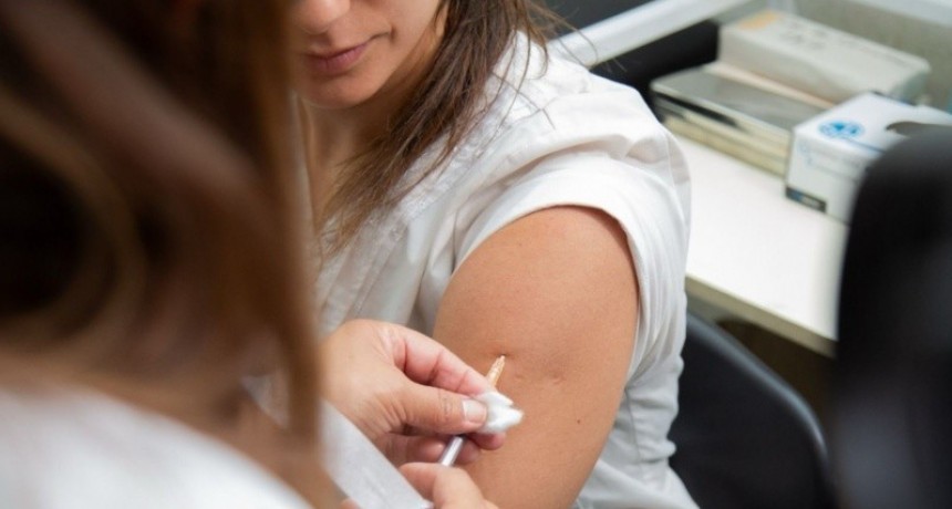 Ante muertes por dengue, m&aacute;s consultas por vacunas: cu&aacute;nto cuesta hoy en farmacias