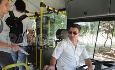 Colectivos urbanos ya cobran el boleto con aumento