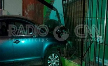 Santo Tome: Veh&iacute;culo se incrust&oacute; en una farmacia