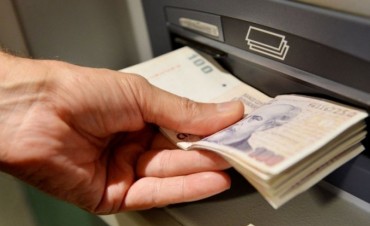 El Gobierno oficializ&oacute; el aumento del nuevo salario m&iacute;nimo de $ 8.060