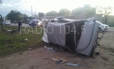 Accidente fatal: Un auto mat&oacute; a dos j&oacute;venes que esperaban el colectivo