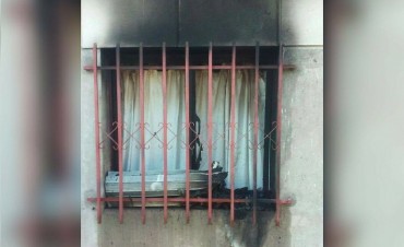 Una vivienda fue incendiada intencionalmente y el due&ntilde;o fue rescatado por vecinos