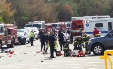 Estados Unidos: tres personas murieron tras ser embestidos por un auto en una subasta