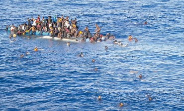 Nuevo hundimiento de barco con refugiados habr&iacute;a dejado al menos 200 muertos