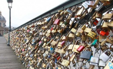 Subastar&aacute;n los candados del famoso puente del amor de Par&iacute;s