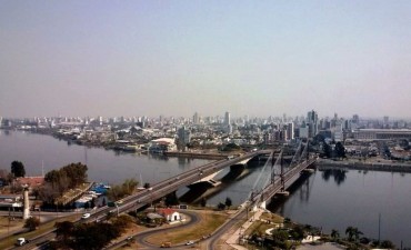 Mi&eacute;rcoles con algunas nubes en el cielo de la ciudad