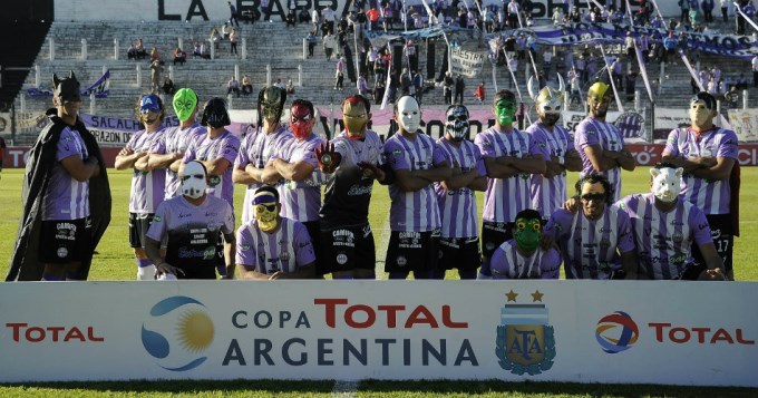 Los "Superh&eacute;roes" de Sacachispas eliminaron a Arsenal