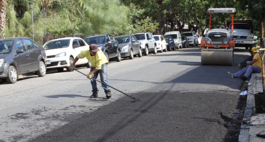 Cinco millones de pesos en bacheo asf&aacute;ltico para barrio Candioti