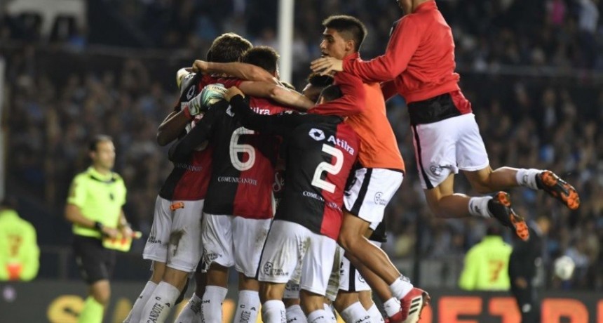 Colón dio el golpe en Avellaneda y clasificó a la Copa Sudamericana 2019