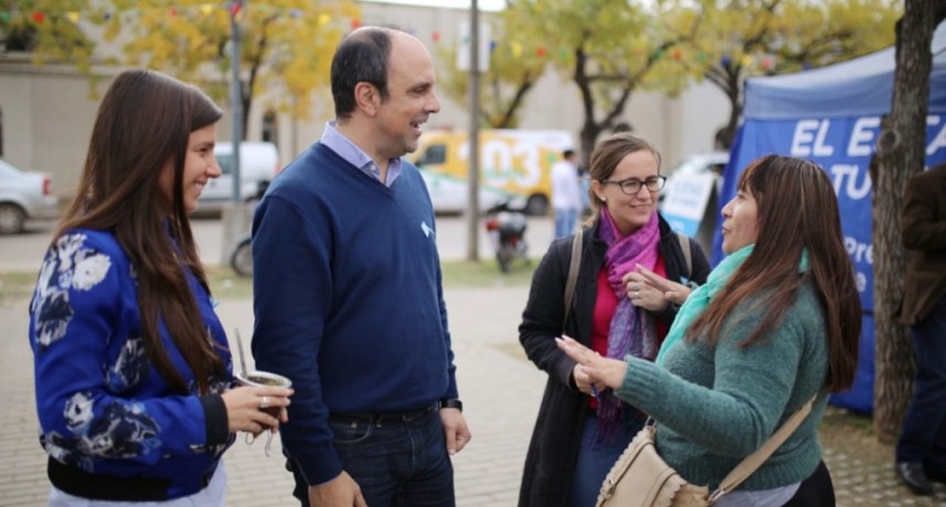 Corral recorrió los puestos móviles del Estado en tu Barrio