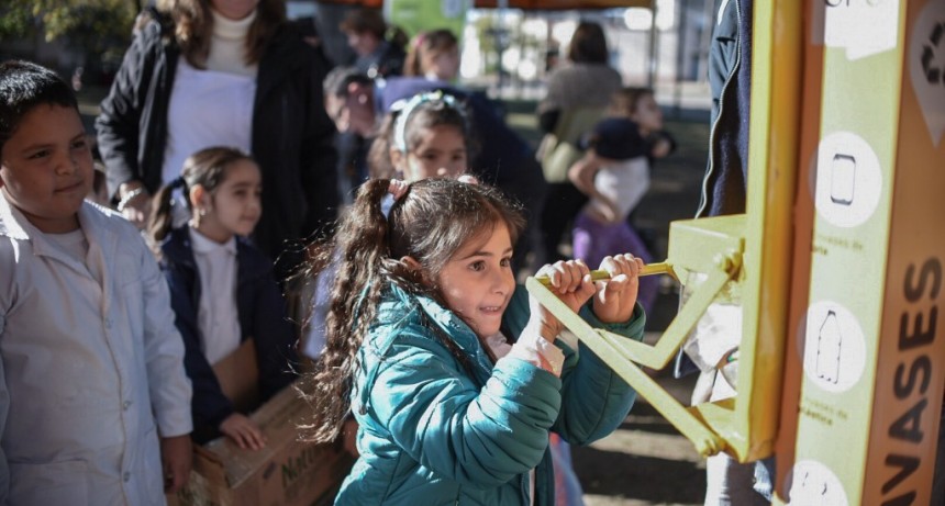 En la Plaza 9 de Julio, la Ciudad celebró el Día Internacional del Reciclaje