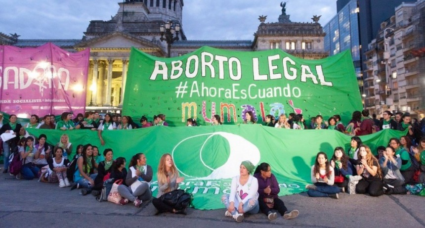 M&aacute;s de dos mil mujeres asistieron al Pa&ntilde;uelazo en la Plaza del Congreso