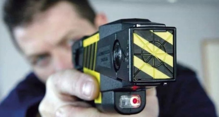 El Gobierno oficializ&oacute; el uso de las pistolas Taser
