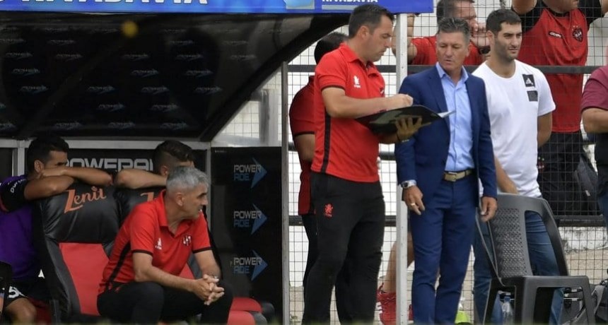 Mario Siacqua continuar&aacute; como DT en Patronato