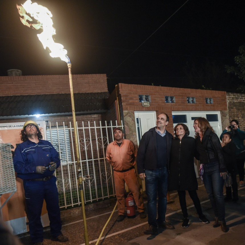 Corral inaugur&oacute; obras de gas natural en barrio Liceo Norte