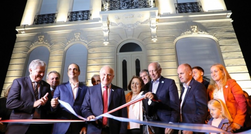 Lifschitz inaugur&oacute; la restauraci&oacute;n integral de la Casa de la Cultura
