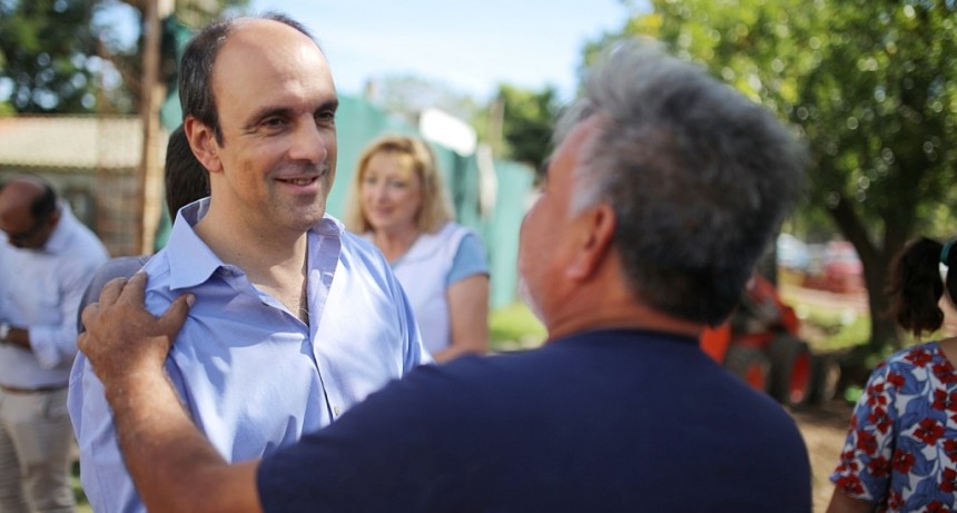 Ultiman detalles de las obras que mejoran accesos a escuelas en Barrio Yapey&uacute;