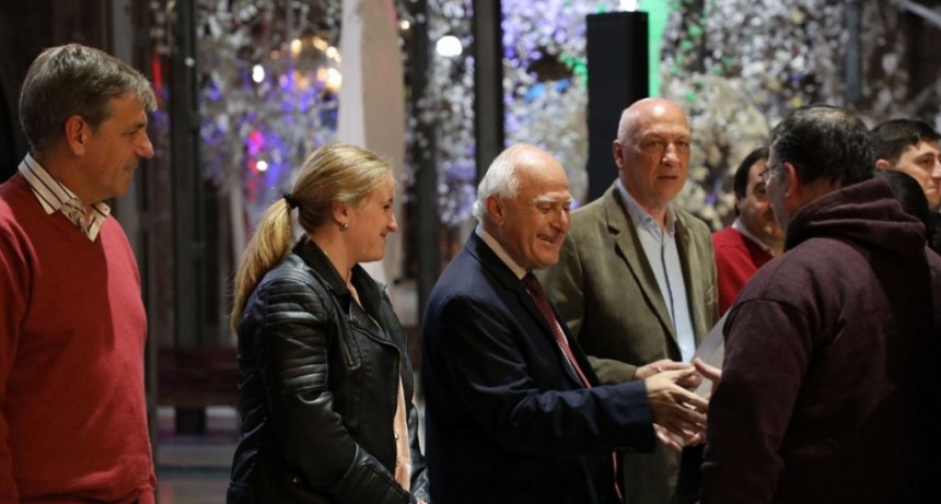 Lifschitz entreg&oacute; 305 escrituras a familias de la ciudad