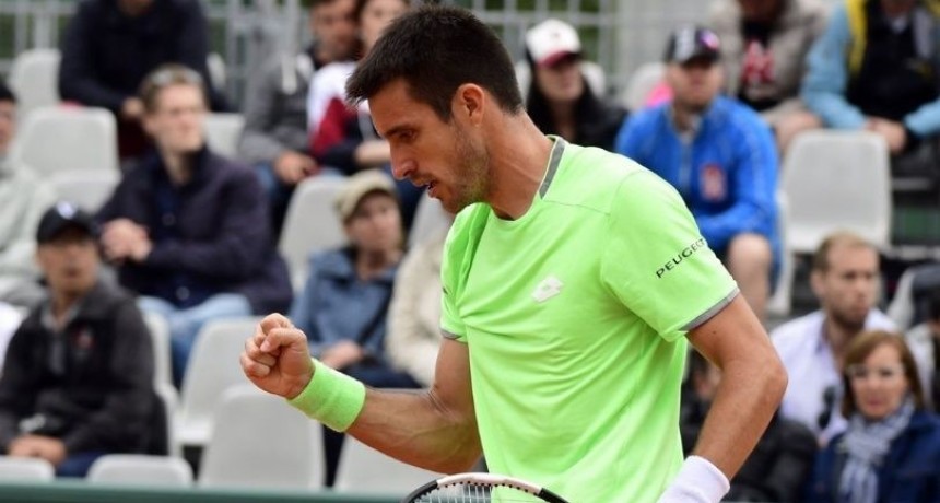 Mayer se qued&oacute; con el duelo argentino ante Schwartzman en Roland Garros
