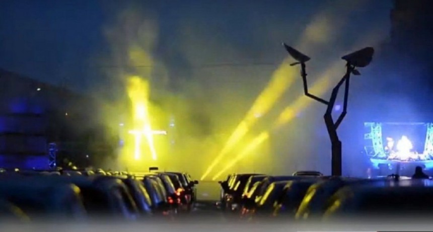 Fiesta electr&oacute;nica en autos en Alemania por el Coronavirus
