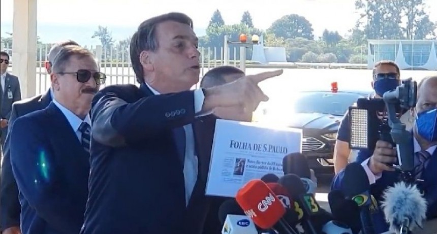 M&aacute;s autoritario que nunca, Bolsonaro pelea con periodistas y los manda a callar