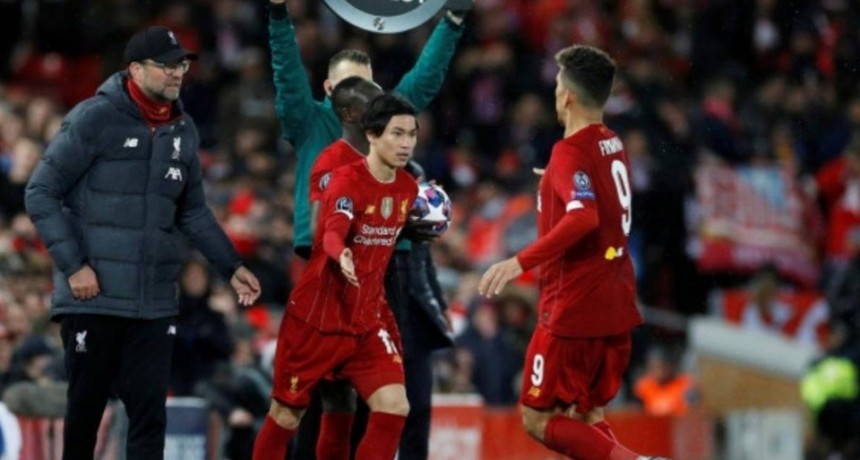 F&uacute;tbol: Cinco cambios por equipo