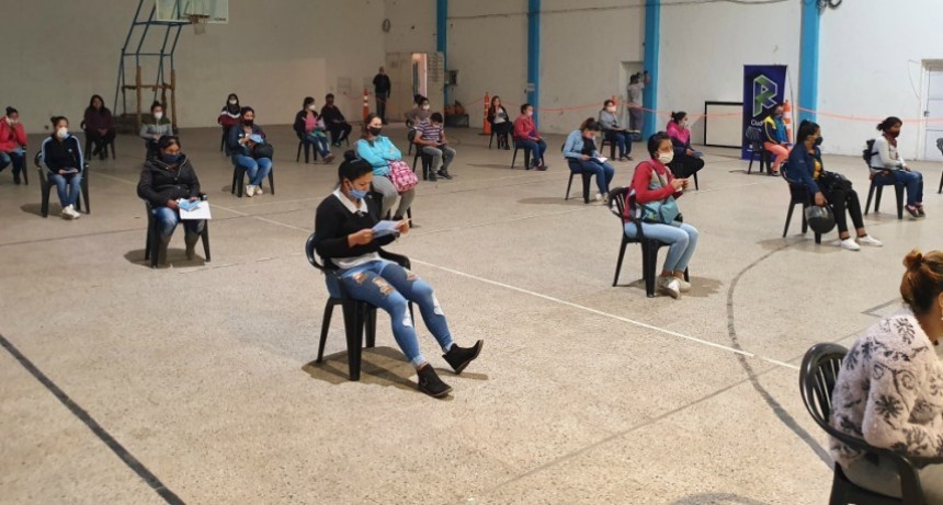La provincia contin&uacute;a con los operativos de entrega de la Tarjeta Alimentar