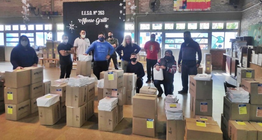 Avanza la provincia con la distribuci&oacute;n de los cuadernos educativos en todo el territorio santafesino