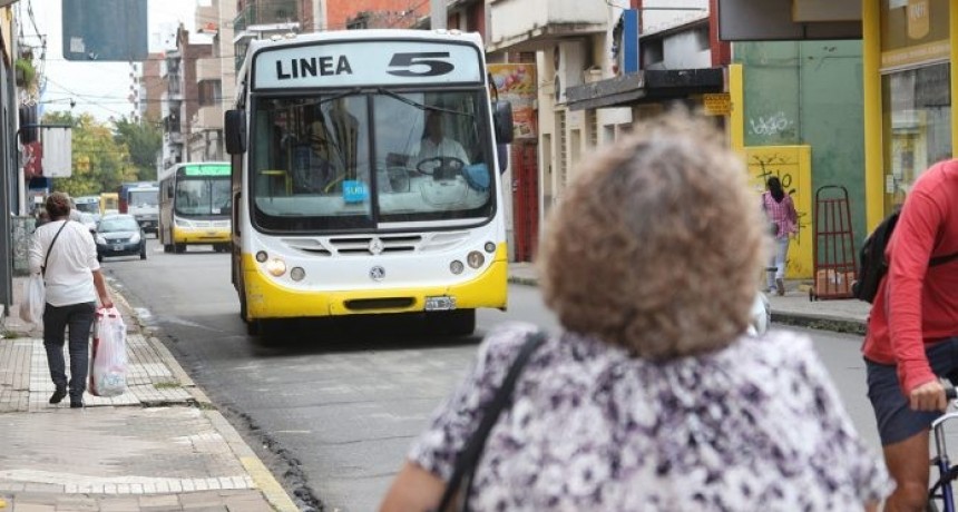 Javkin y Jat&oacute;n reclamaron soluciones por el paro de transporte p&uacute;blico