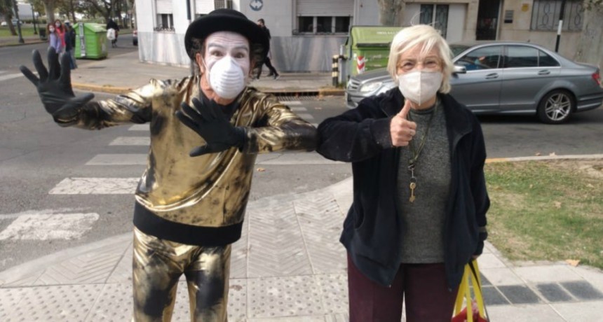 Artistas de la provincia acompa&ntilde;aron en las calles las salidas recreativas
