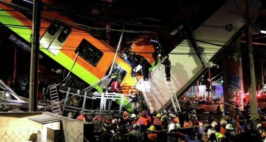 Tagedia en M&eacute;xico: 23 muertos y 70 heridos al colapsar un puente del metro de la capital mexicana