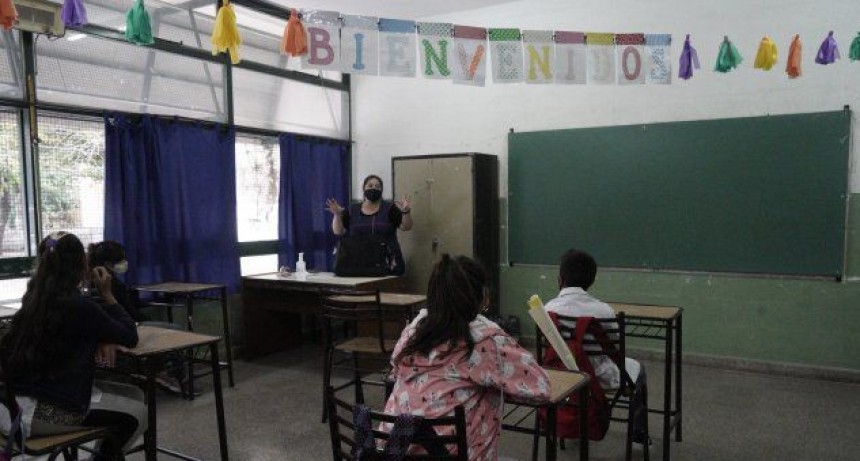 Perotti gestion&oacute; con el presidente el regreso de las clases presenciales