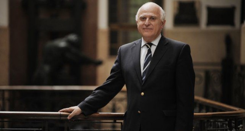 Sin velatorio, sentida despedida a Lifschitz en la Biblioteca Argentina