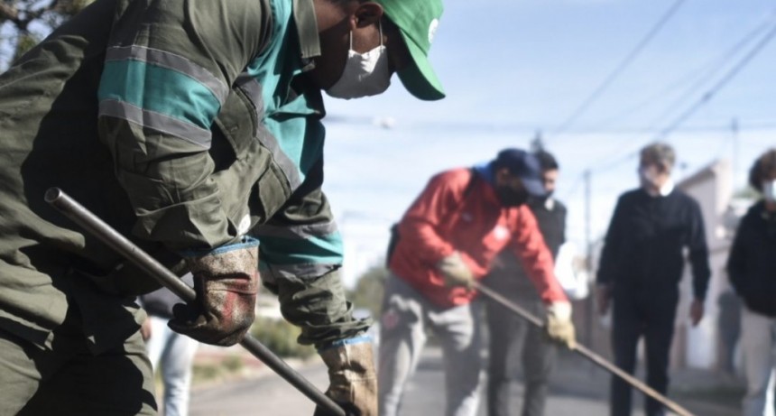 Plan de Bacheo: Jat&oacute;n supervis&oacute; los avances de las obras en calle Calcena