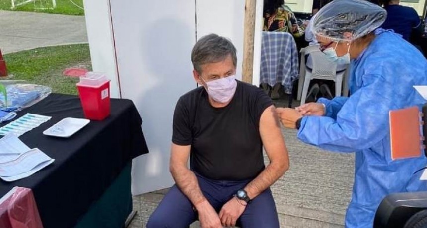 Jat&oacute;n se vacun&oacute; contra el coronavirus y dijo que la situaci&oacute;n en Santa Fe es cr&iacute;tica