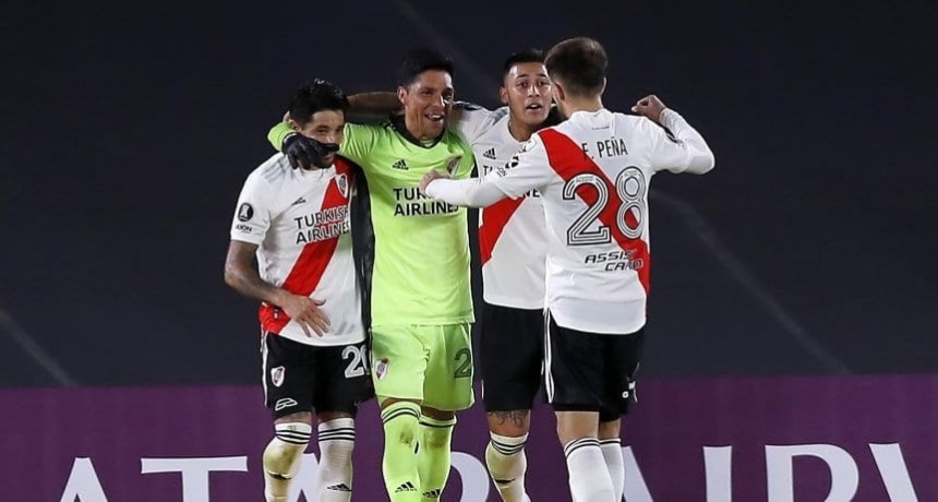 River, hist&oacute;rico: con Enzo P&eacute;rez de arquero, venci&oacute; a Independiente Santa Fe