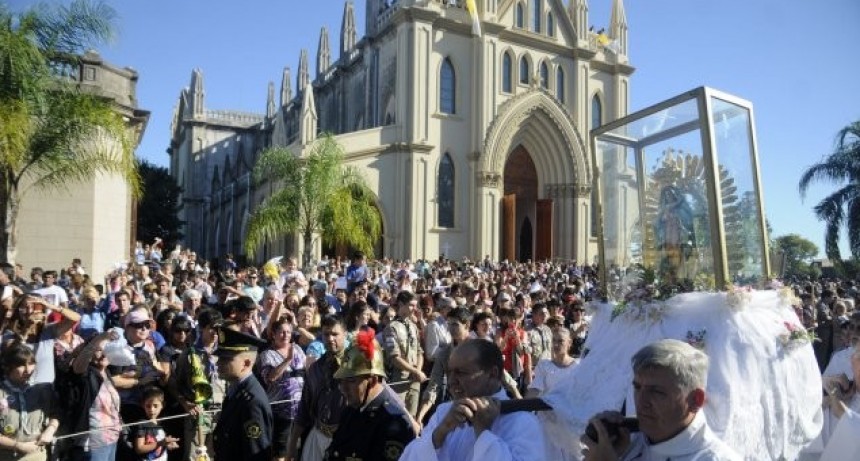 Una multitud particip&oacute; de la festividad de la Virgen de Guadalupe