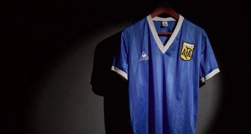 Se vendi&oacute; la camiseta de Diego Armando Maradona